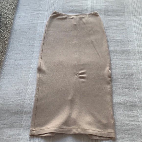 Nude pencil skirt - Picture 1 of 3